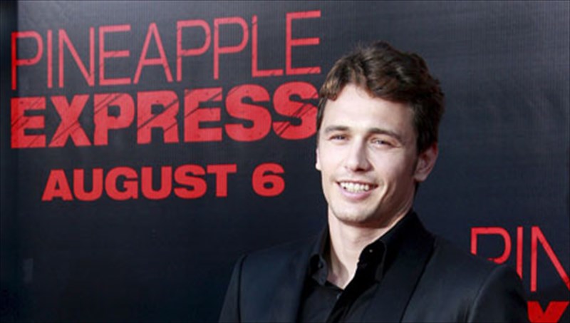 o-tzeims-franko-perna-piso-apo-tis-kameres