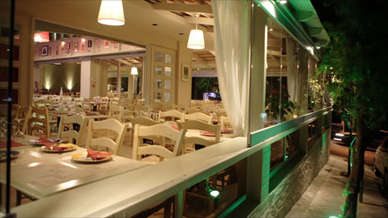 winenot-kai-ton-aprilio-me-tria-akoma-estiatoria