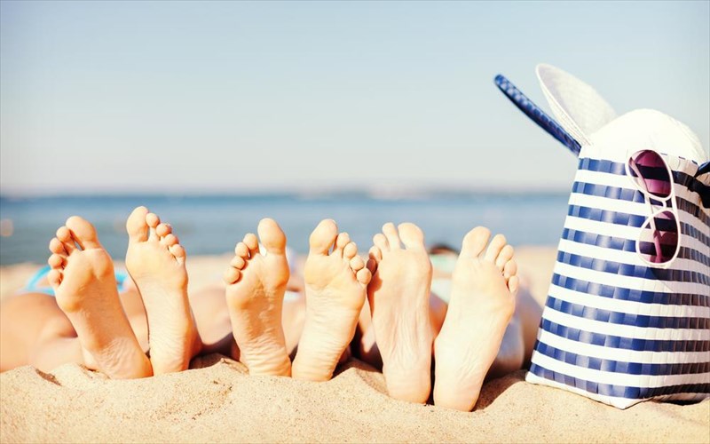 h-ellada-apotheonetai