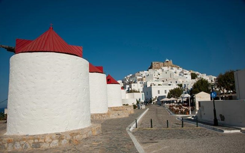 astupalaia-to-nisi-tis-petaloudas