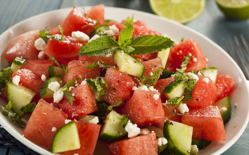 h-pio-nostimi-salata-karpouzi