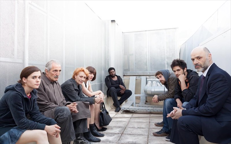 dutiki-apobathra-kritiki-theatrou