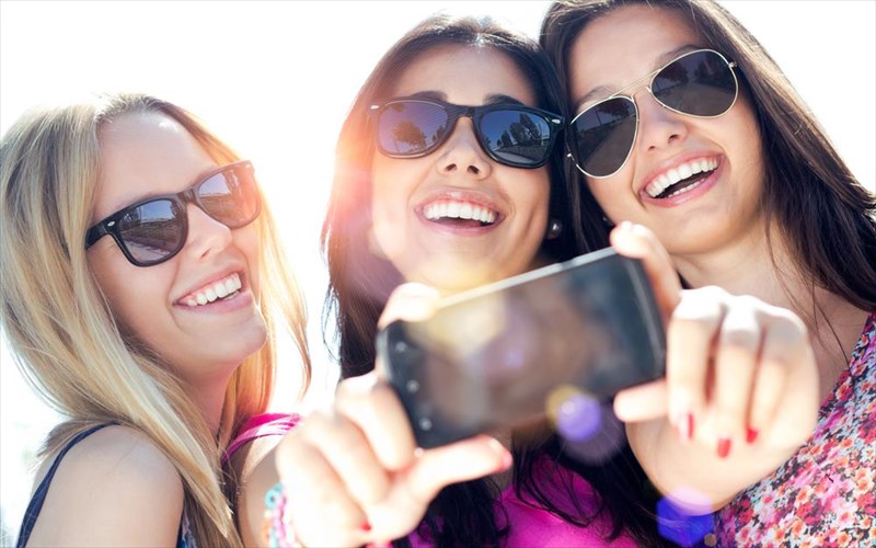 giati-oi-europaies-diatiroun-ti-siloueta-tous