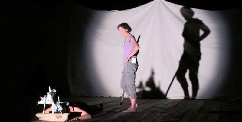 i-mpalanta-tou-gero-nautikou-kritiki-theatrou