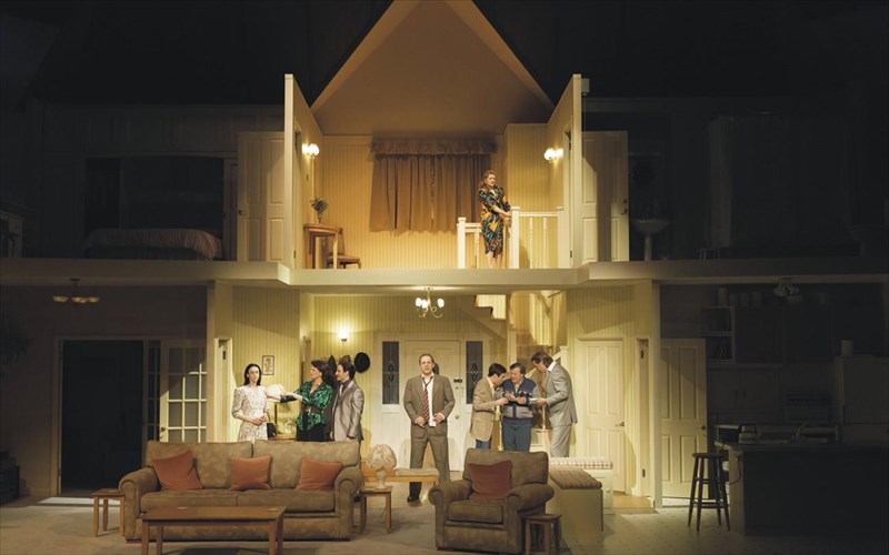 zontanes-metadoseis-parastaseon-apo-to-ethniko-theatro-tis-agglias-kanoun-kalo-sto-theatro