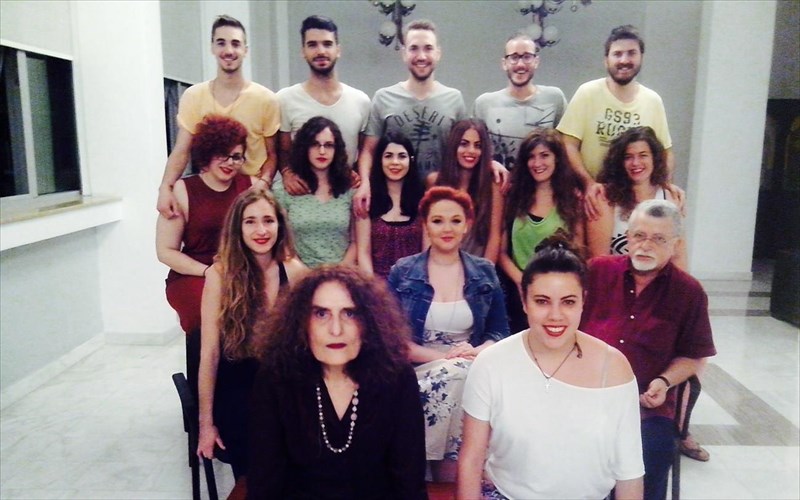 sofia-filippidou-mia-fantastiki-anagnosi-stis-bakxes