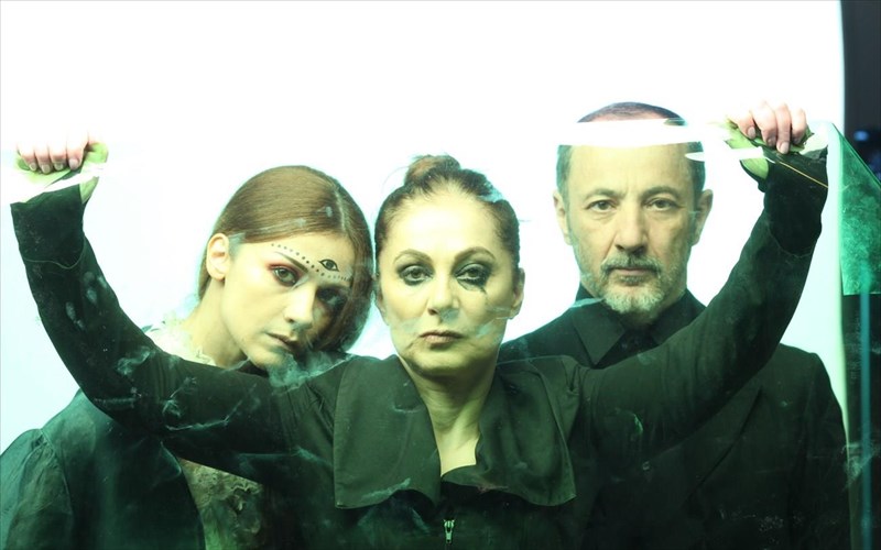 troades-sto-theatro-petras