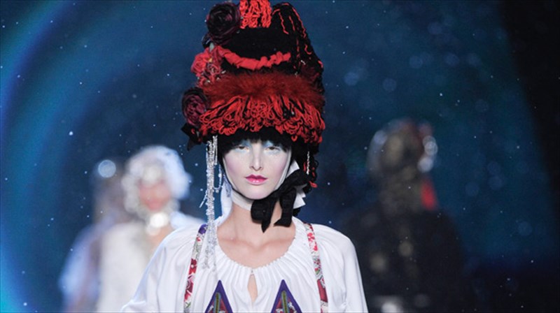 sugxronoi-sxediastes-se-dialogo-me-tin-paradosiaki-foresia