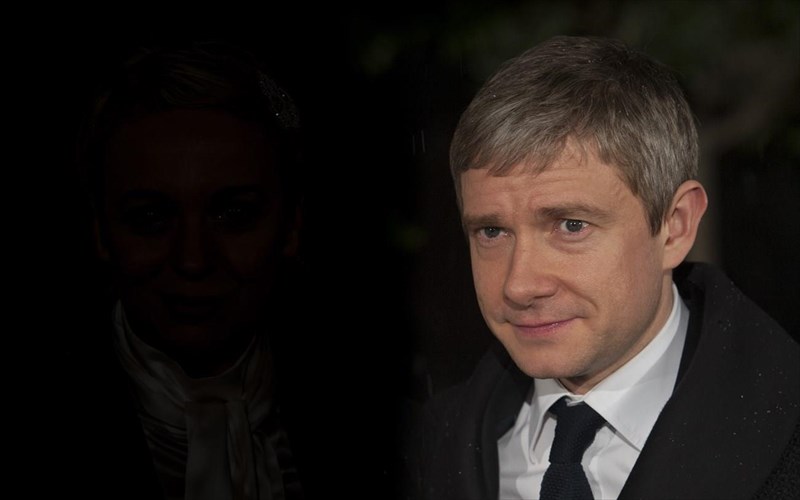 martin-freeman-ena-xompit-anastatonei-ta-theatrika-ithi-tou-londinou