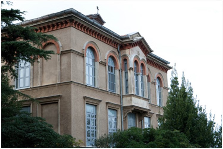 eikastikoi-anoigoun-ti-theologiki-sxoli-tis-xalkis