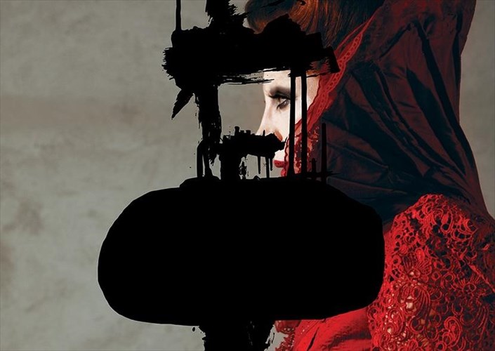 metatopisi-pros-to-eruthro-kritiki-theatrou