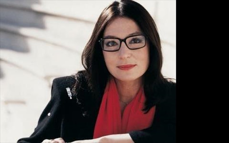 i-nana-mousxouri-giortazei-sto-irodeio