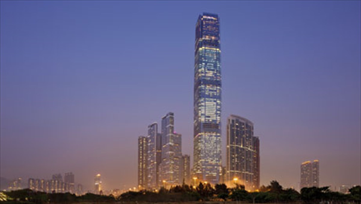 ritz-carlton-hong-kong-to-upsilotero-ksenodoxeio-tou-kosmou