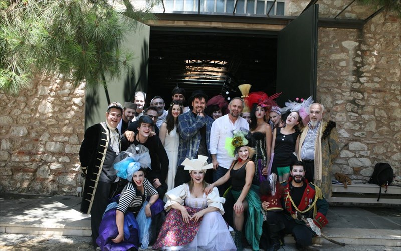 sxoleion-eirini-pappa-anoigei-i-therini-skini-tou-ethnikou-theatrou-therini-skini-tou-ethnikou-theatrou