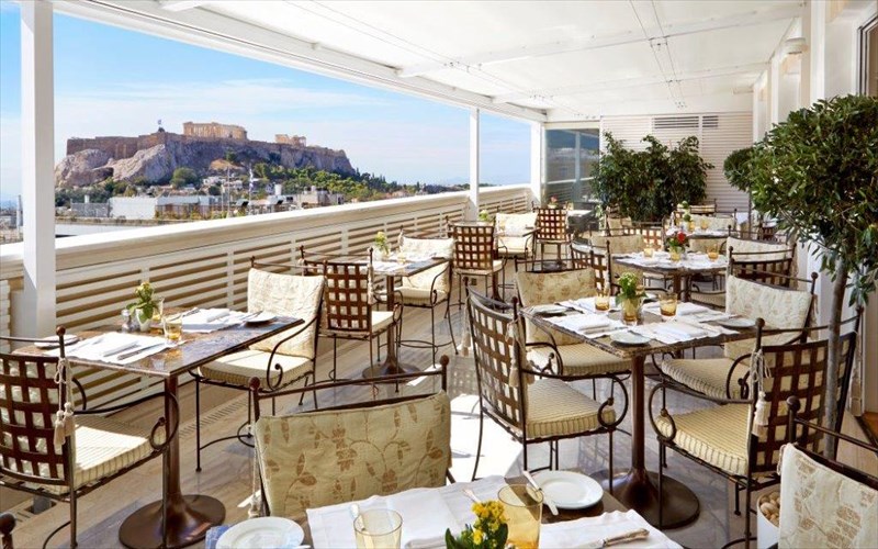 megali-diakrisi-gia-to-gb-roof-garden-kai-to-tudor-hall