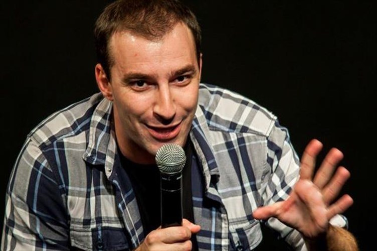 o-giorgos-xatzipaulou-gia-tis-gunaikes-kai-ta-paradoksa-tou-erota