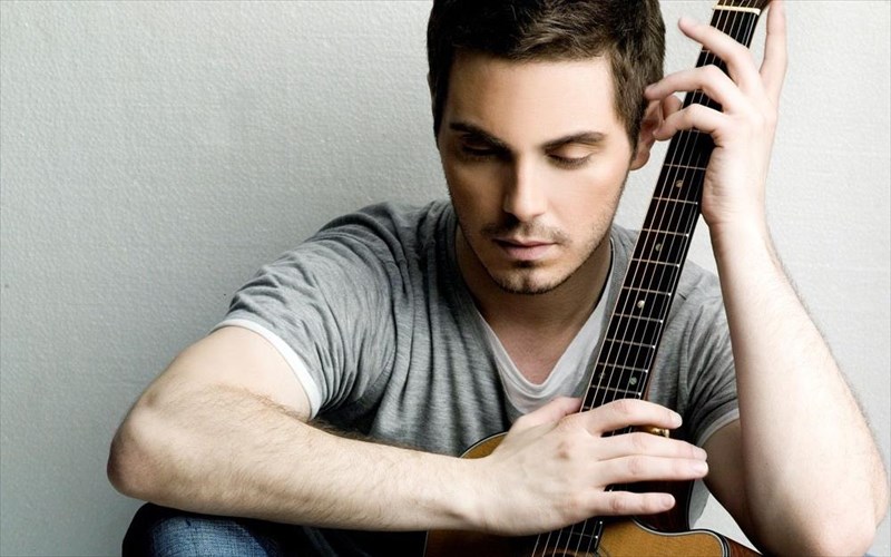 o-mixalis-xatzigiannis-simera-ston-peiraia