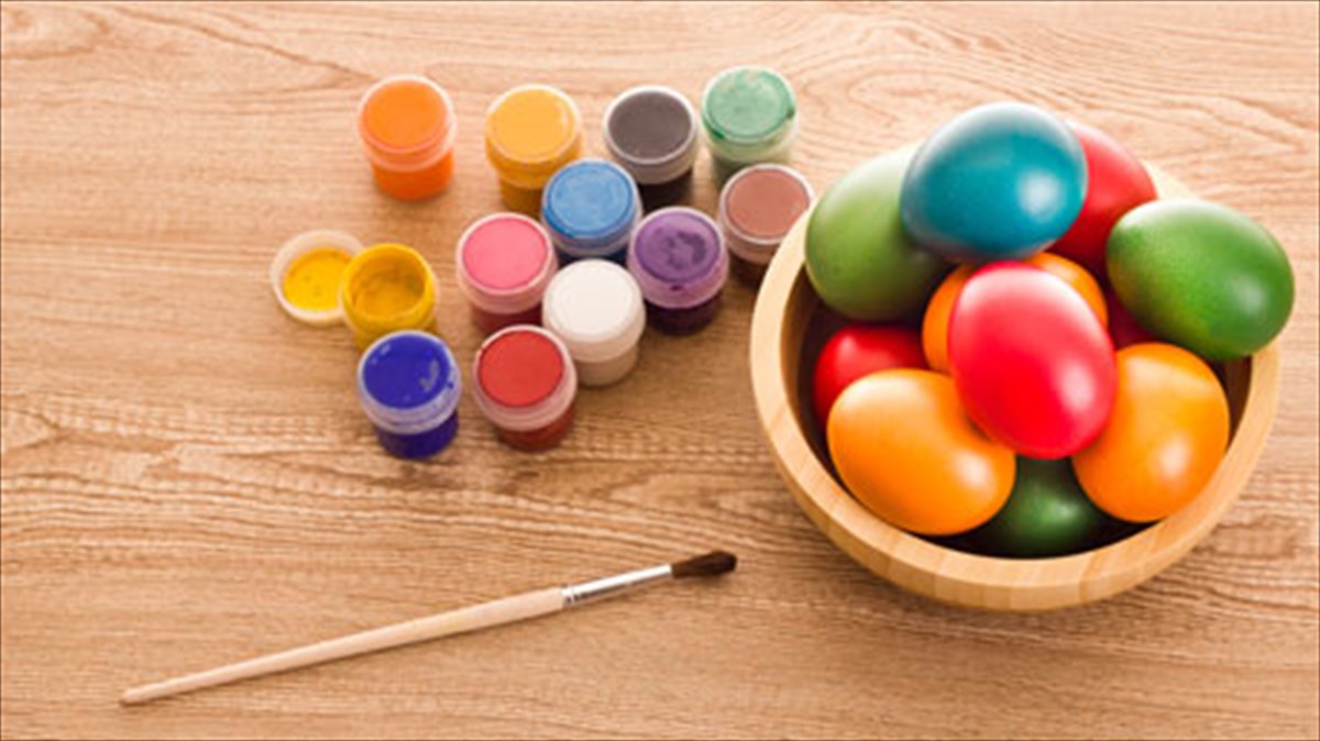 ti-xroma-tha-bapsete-fetos-ta-pasxalina-sas-auga