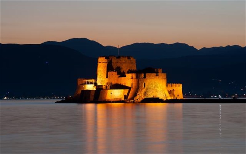 ekthesi-bibliou-sto-nauplio