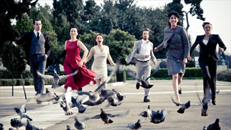 h-athina-sto-stoxastro-tis-satiras