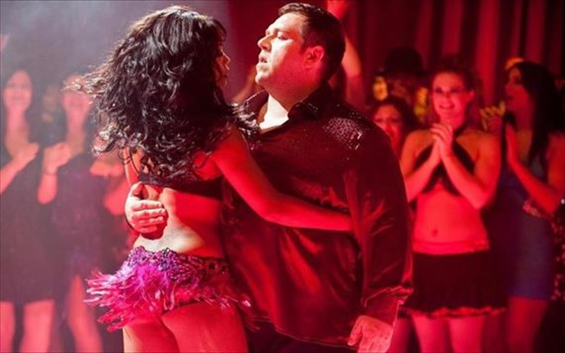 kritiki-tainias-koubanezikos-erotas