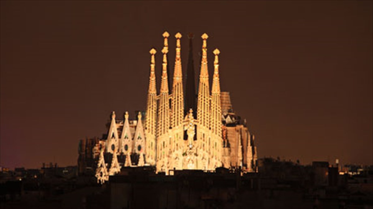 sagrada-familia-130-xronia-meta