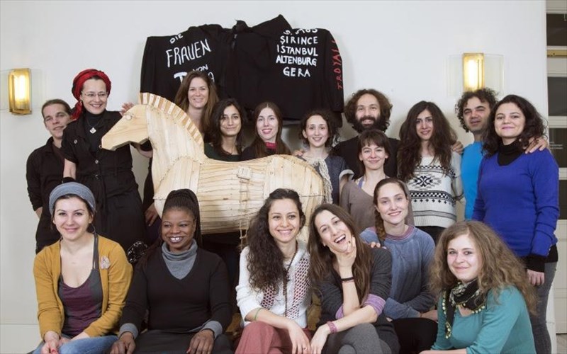 oi-gunaikes-tis-troias-sto-arxaio-theatro-puthagoreiou-sti-samo