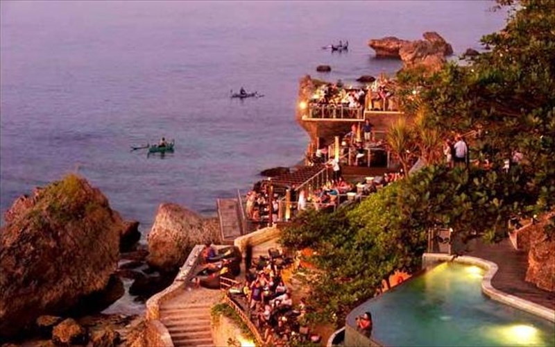 ta-kalutera-beach-bar-tou-kosmou