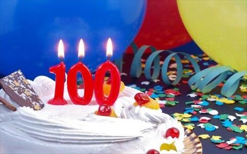 suggrafeas-egrapse-biblio-gia-to-pos-na-zisei-kapoios-os-ta-100-kai-pethane-100-xronon