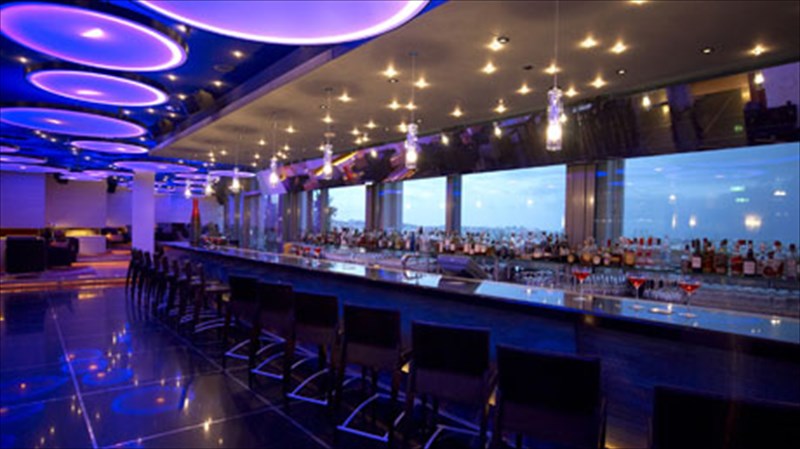 poia-einai-ta-10-kalutera-bar-tou-kosmou