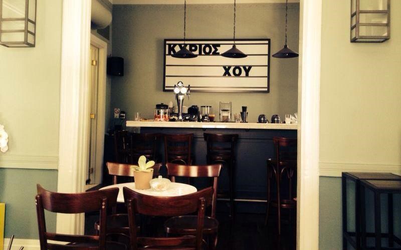 kurios-xou-enas-kurios-me-ta-ola-tou-sta-petralona