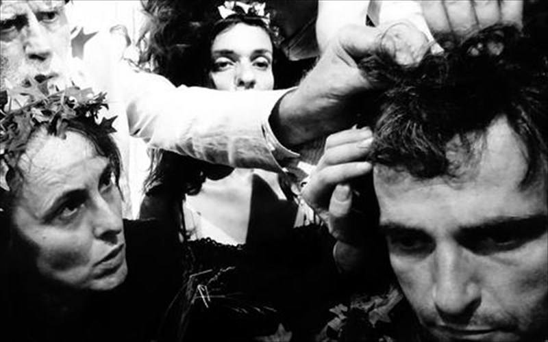 bakxes-kai-perses-se-theatra-tis-attikis