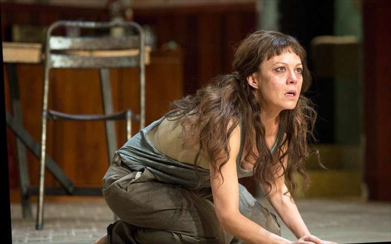 bretanida-mideia-se-zontani-metadosi-apo-to-ethniko-theatro-agglias