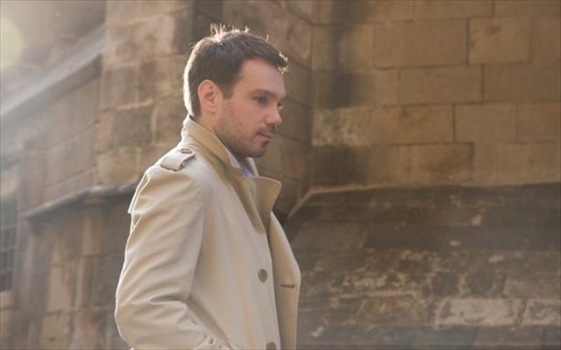 o-giorgis-xristodoulou-me-mia-kantada-stin-plaka