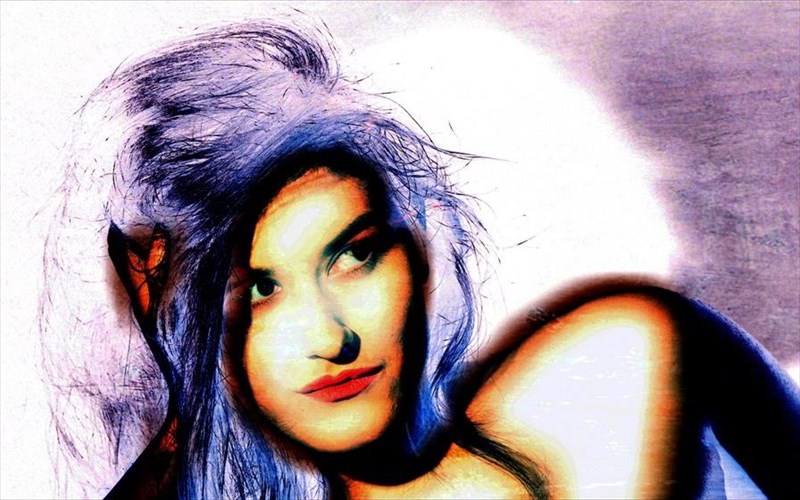 i-aleksandra-koniak-me-olokliromeno-mousiko-sxima-sto-xutirio