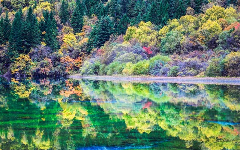 9-meri-tou-kosmou-me-ekpliktika-xromata-meri-tou-kosmou-me-ekpliktika-xromata