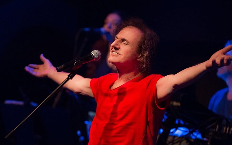 o-basilis-papakonstantinou-tragouda-miki-theodoraki-sto-irodeio