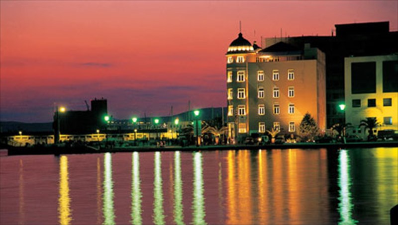 bolos-mezedes-kai-tsipoura-sti-skia-tou-bounou-ton-kentauron