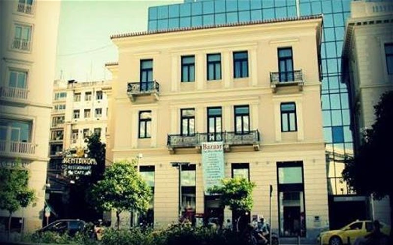 bazaar-aneksartiton-dimiourgon-stin-plateia-kolokotroni