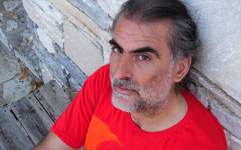 filippos-pliatsikas-yparxei-enas-megalos-kosmos-ekei-ekso