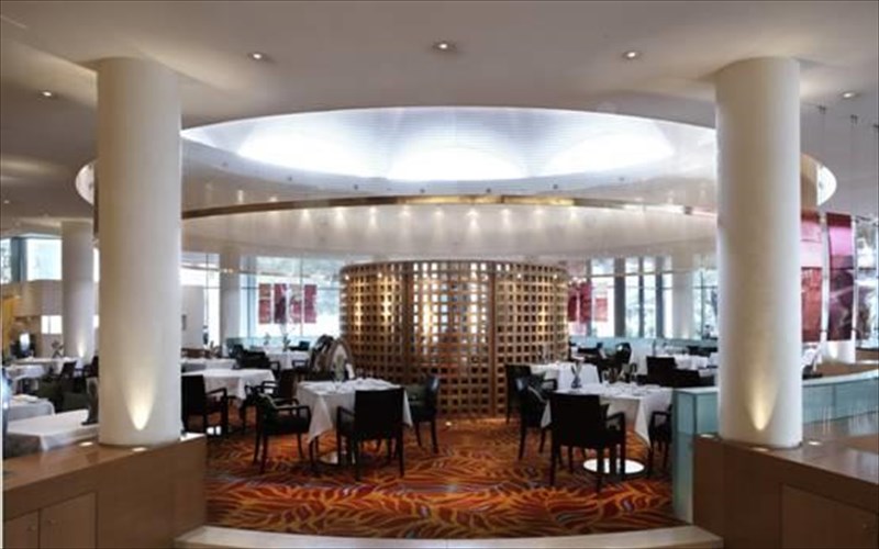 kouzina-me-aroma-apo-kuklades-sto-buzantino