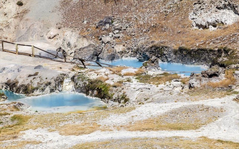 afinoume-tis-thalasses-kai-pame-gia-loutra