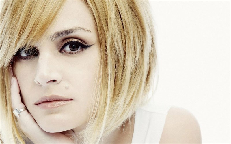 treis-bradies-me-tin-eleonora-zouganeli-ston-kipo