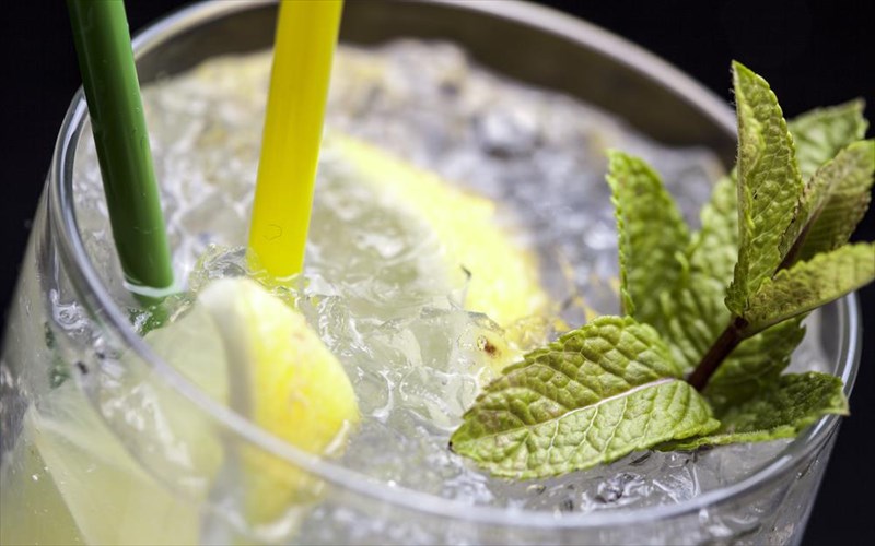 apogeioste-to-gin-kai-tonic-me-eksi-trik-tonic-me-eksi-trik