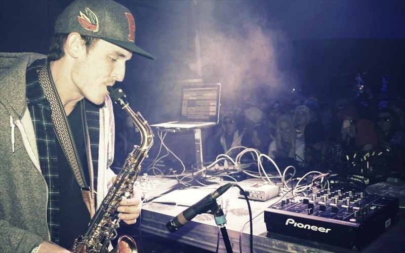 o-griz-erxetai-se-athina-kai-thessaloniki