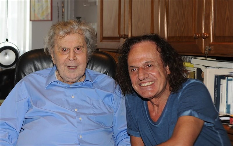 o-basilis-papakonstantinou-tragouda-miki-theodoraki