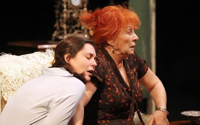 duo-gunaikes-xoreuoun-gia-deuteri-xronia-sto-theatro-ilisiabolanakis