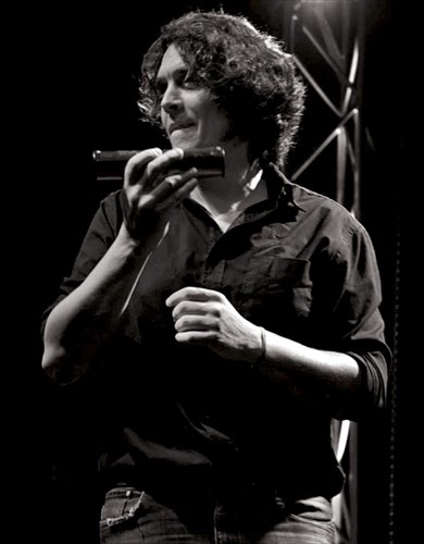 o-thodoris-kotonias-kai-ta-makrina-ksaderfia-sto-ruthmos-stage