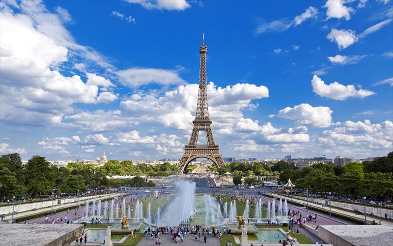 o-purgos-tou-aifel-apokta-gualino-patoma