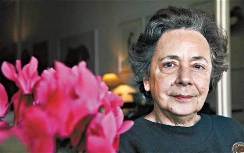 me-allo-mati-kritiki-theatrou